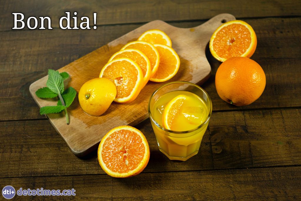 Bon dia de calor! Refresca't amb un suc de taronja amb gel.